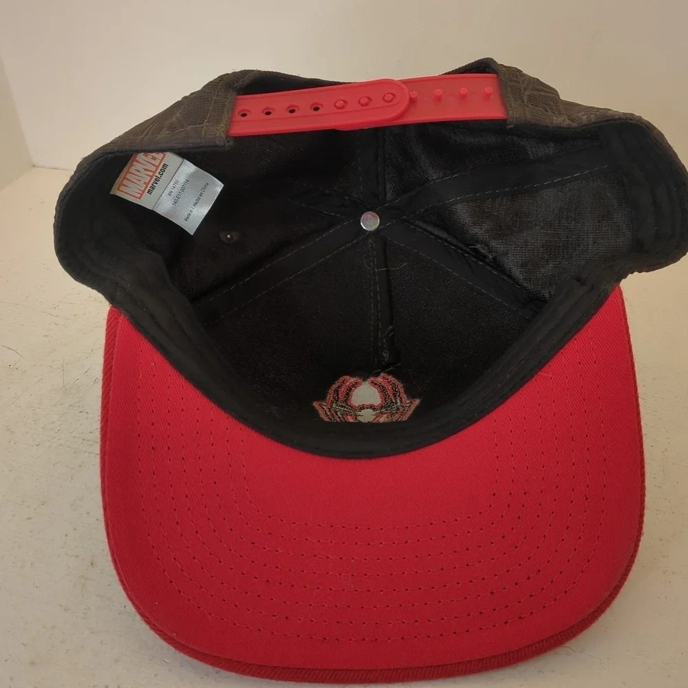 The Amazing Marvel‎ Spiderman Black & Red Baseball Cap Hat Spiders Cover the Cap